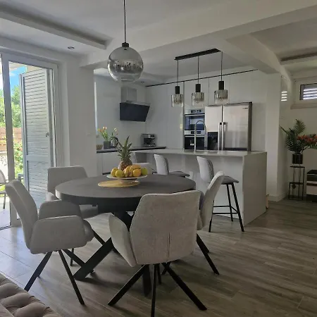 Stella * Split